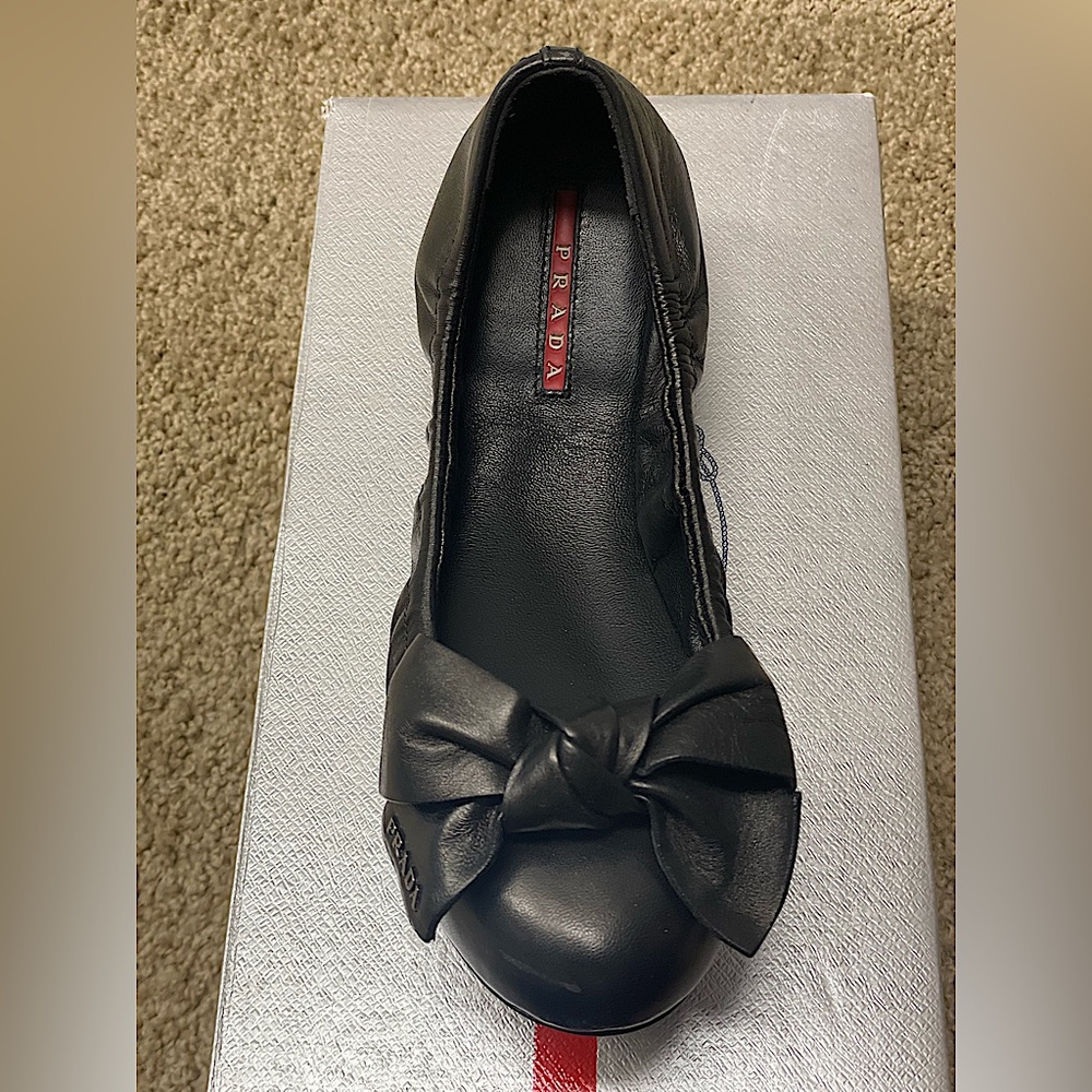 LIKE NEW Prada Calzature Donna nappa leather ballet flats with box and card!